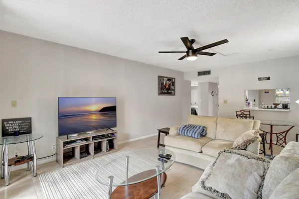 $2,100 | 777 South Federal Highway, Unit 202H, Pompano Beach, FL 33062