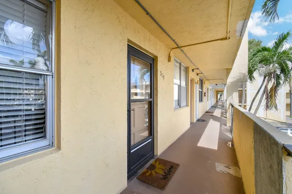 $2,100 | 777 South Federal Highway, Unit 202H, Pompano Beach, FL 33062