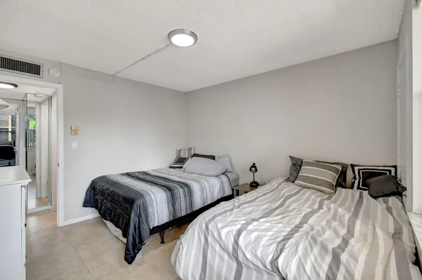 $2,100 | 777 South Federal Highway, Unit 202H, Pompano Beach, FL 33062