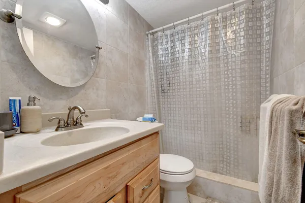 $2,100 | 777 South Federal Highway, Unit 202H, Pompano Beach, FL 33062