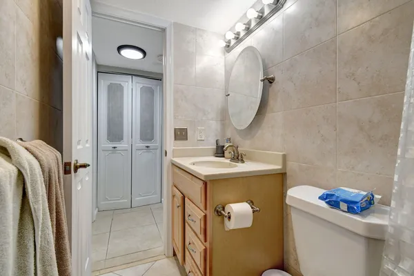 $2,100 | 777 South Federal Highway, Unit 202H, Pompano Beach, FL 33062