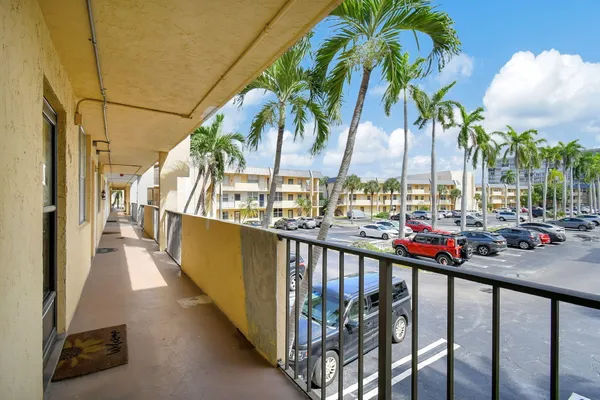 $2,100 | 777 South Federal Highway, Unit 202H, Pompano Beach, FL 33062