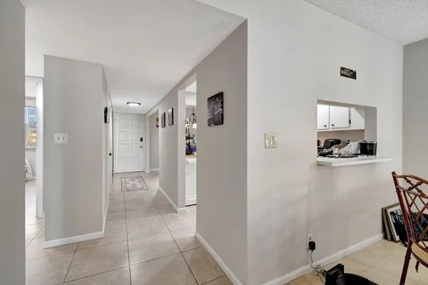 $2,100 | 777 South Federal Highway, Unit 202H, Pompano Beach, FL 33062