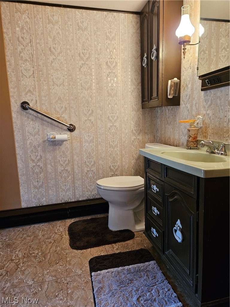 6700 Ledge Road Thompson, OH 44086 - Photo 10 of 15 Bathroom with vanity