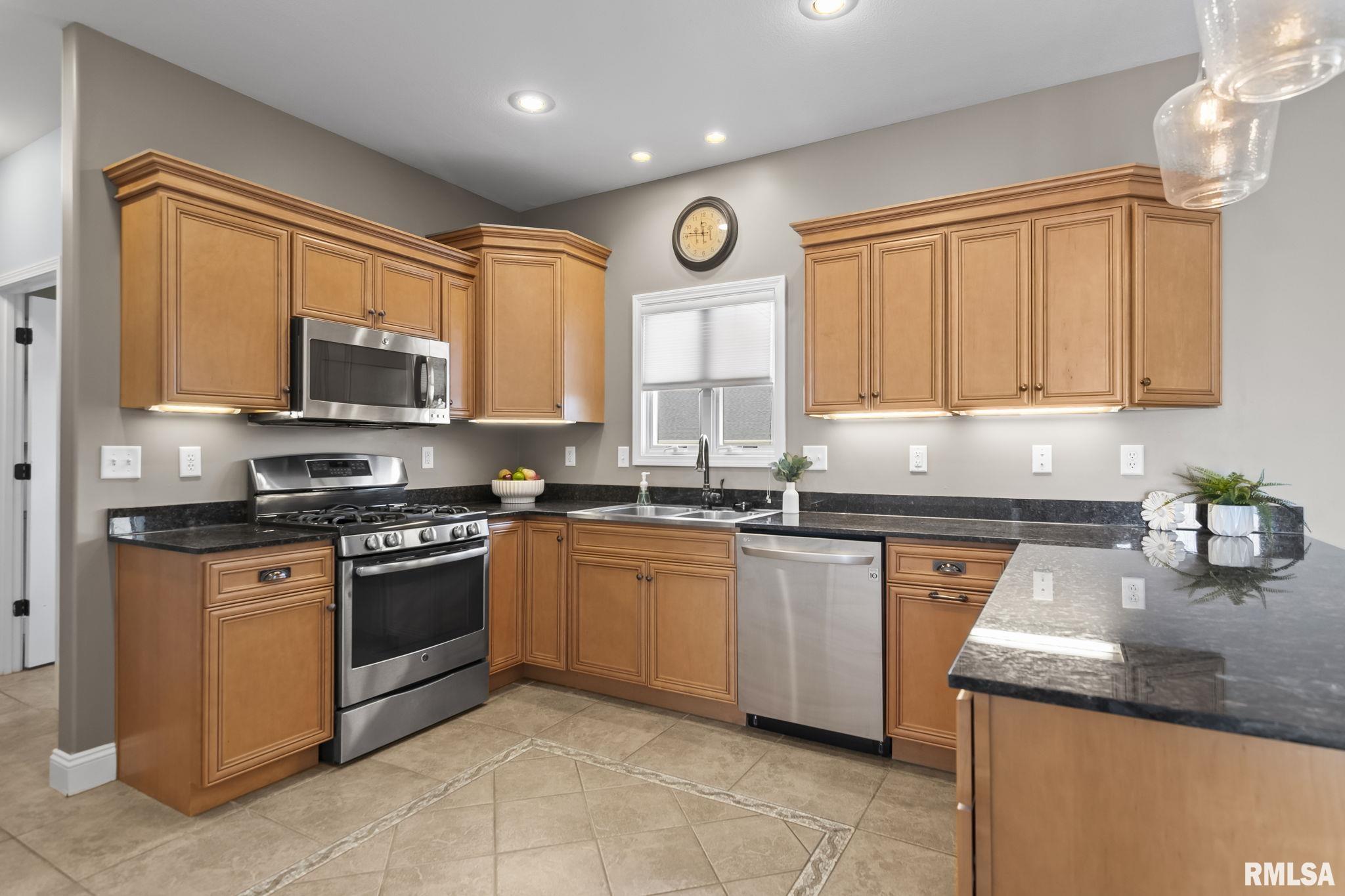 620 Garden Court Chatham, IL 62629 - Photo 12 of 42