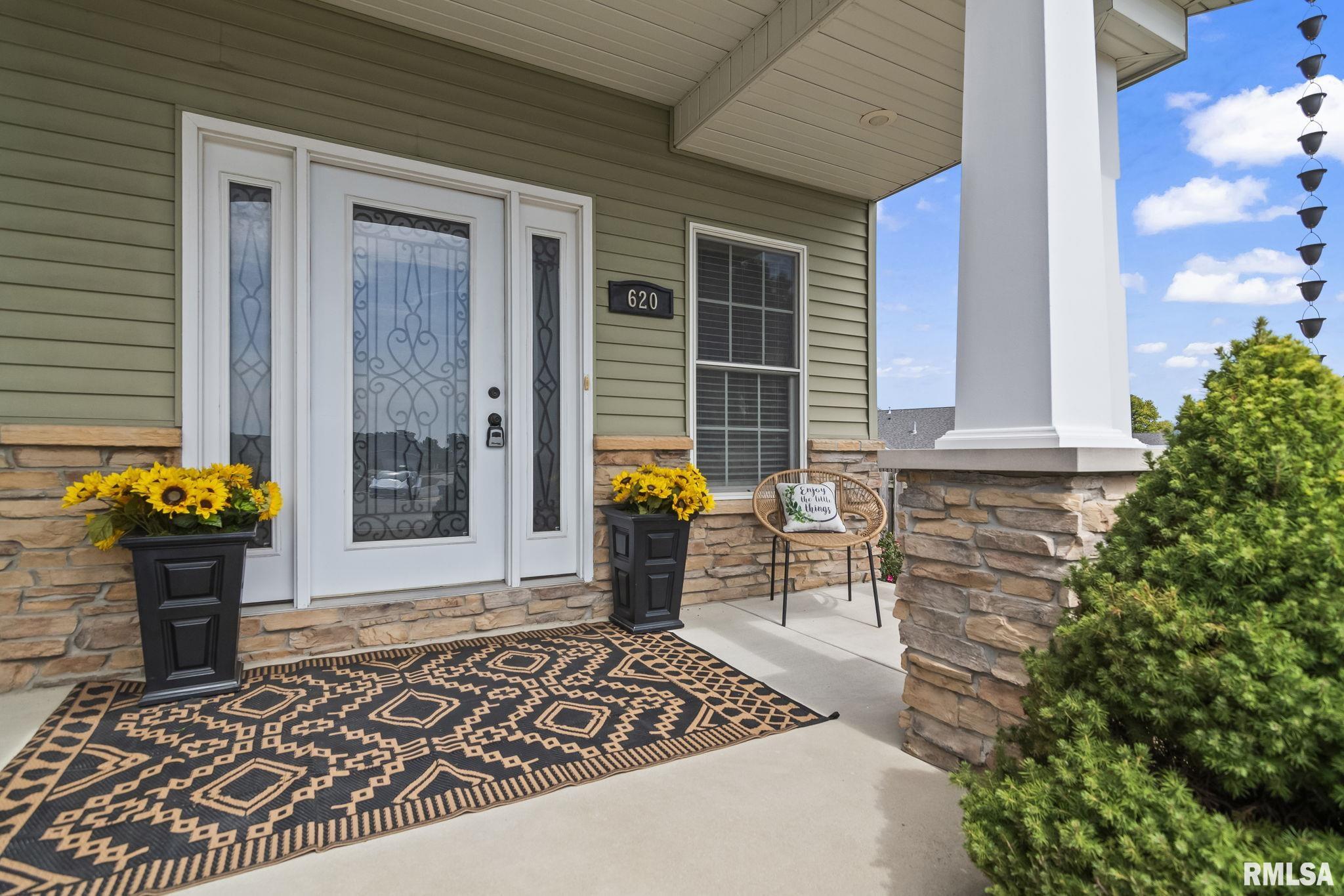 620 Garden Court Chatham, IL 62629 - Photo 2 of 42