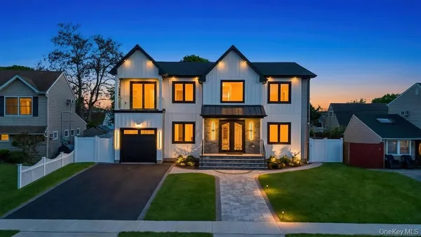 $1,599,999 | 14 Eve Lane, Levittown, NY 11756