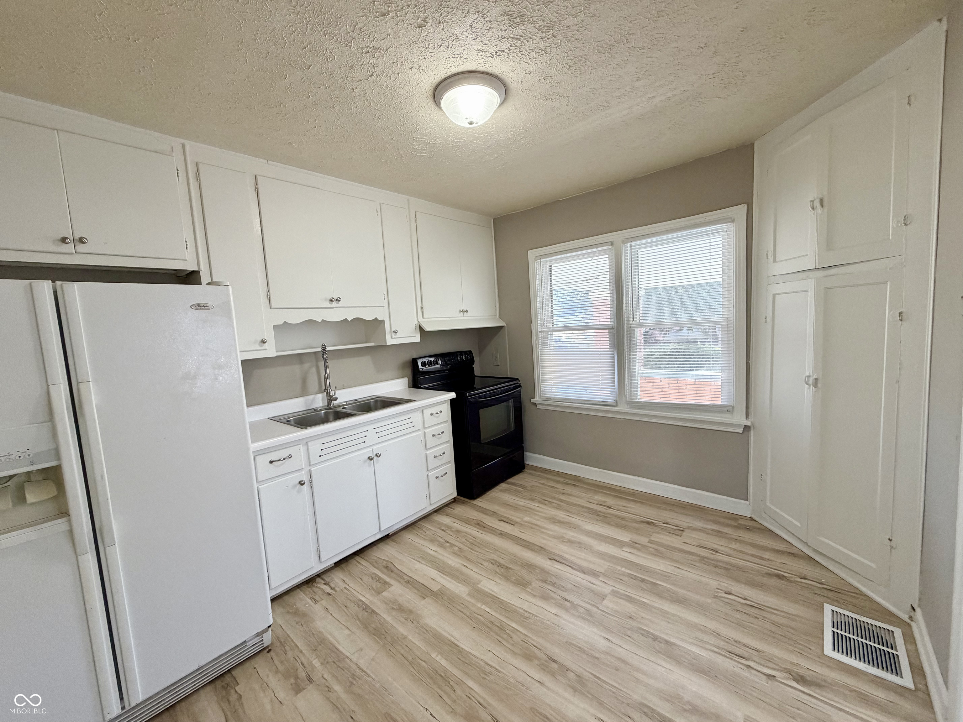 4002 Rookwood Avenue Indianapolis, IN 46208 - Photo 10 of 25