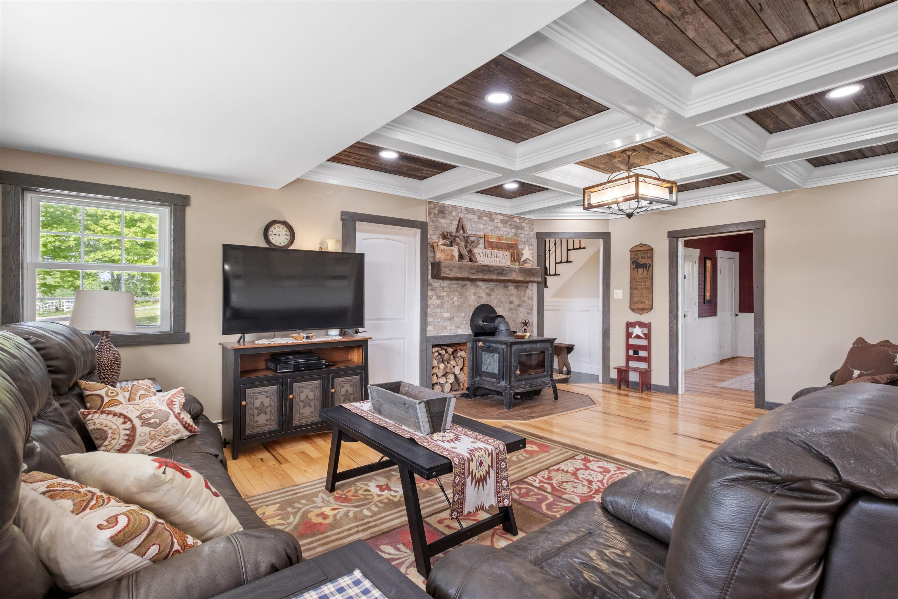 682 Kimball Road Lunenburg, VT 05906 - Photo 4 of 52