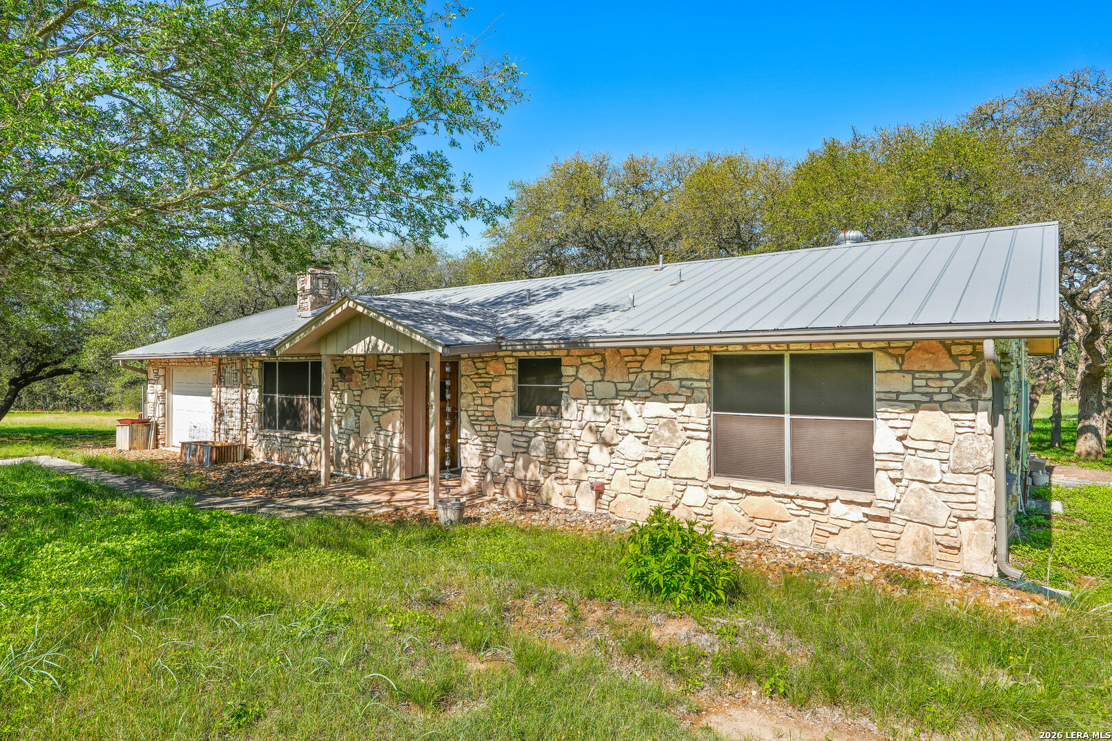 101 Diamond J Road South Pipe Creek, TX 78063 - Photo 5 of 32
