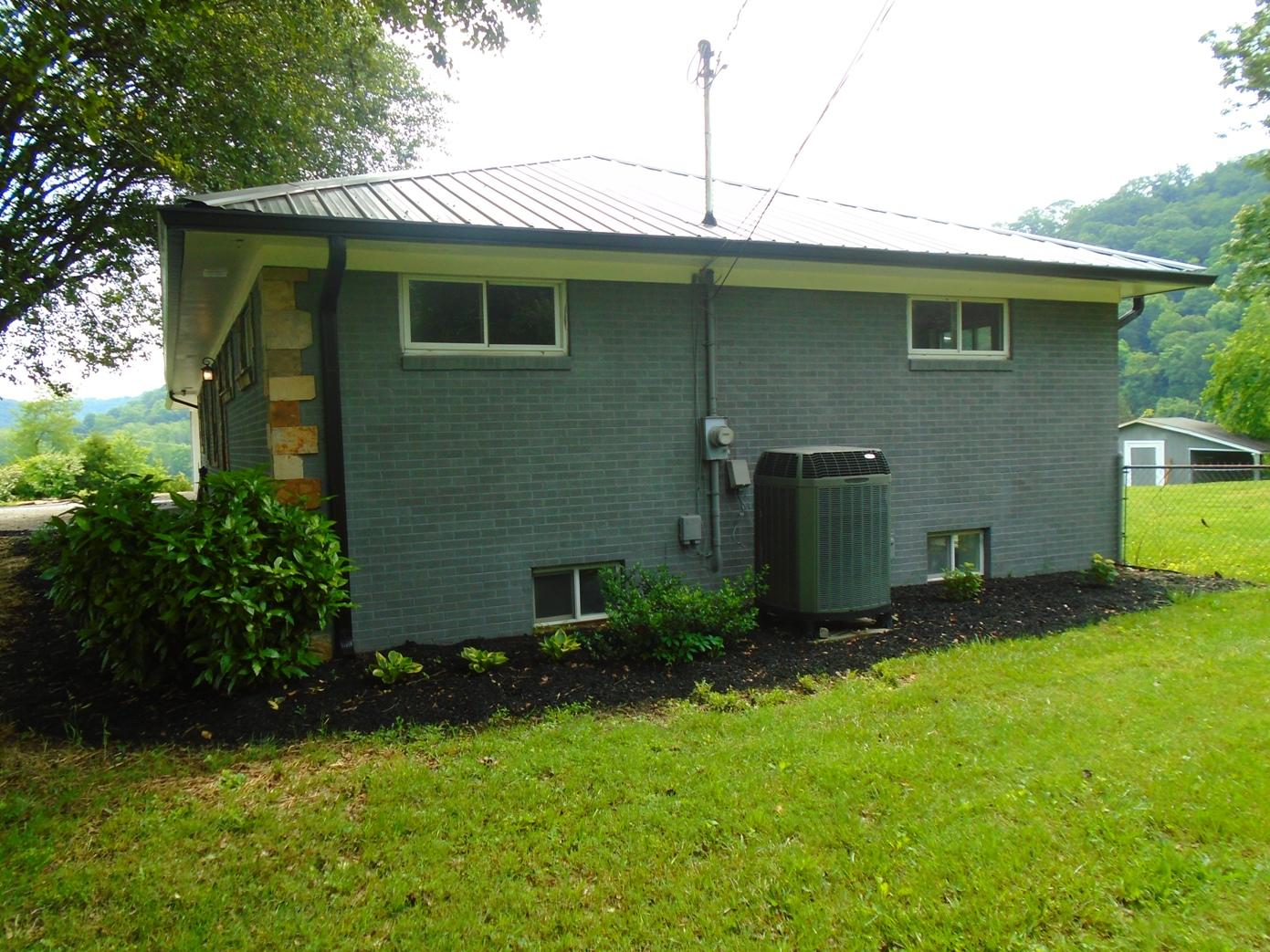 6571 Hickory Valley Road Heiskell, TN 37754 - Photo 4 of 24 6571 Hickory Valley Exterior Update 011