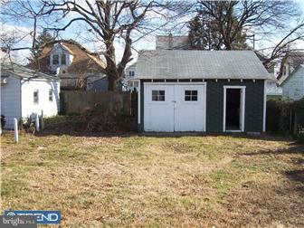21 West Roland Road Brookhaven, PA 19015 - Photo 3 of 12 Garage