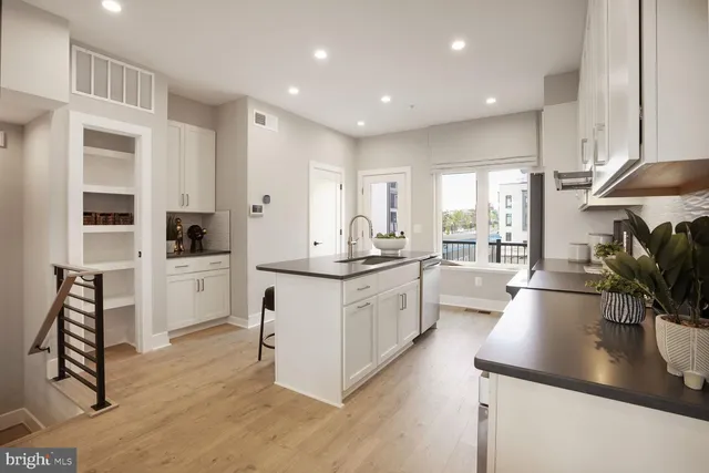 $1,039,212 | 61 Lower Service Court Northwest, Washington, DC 20422