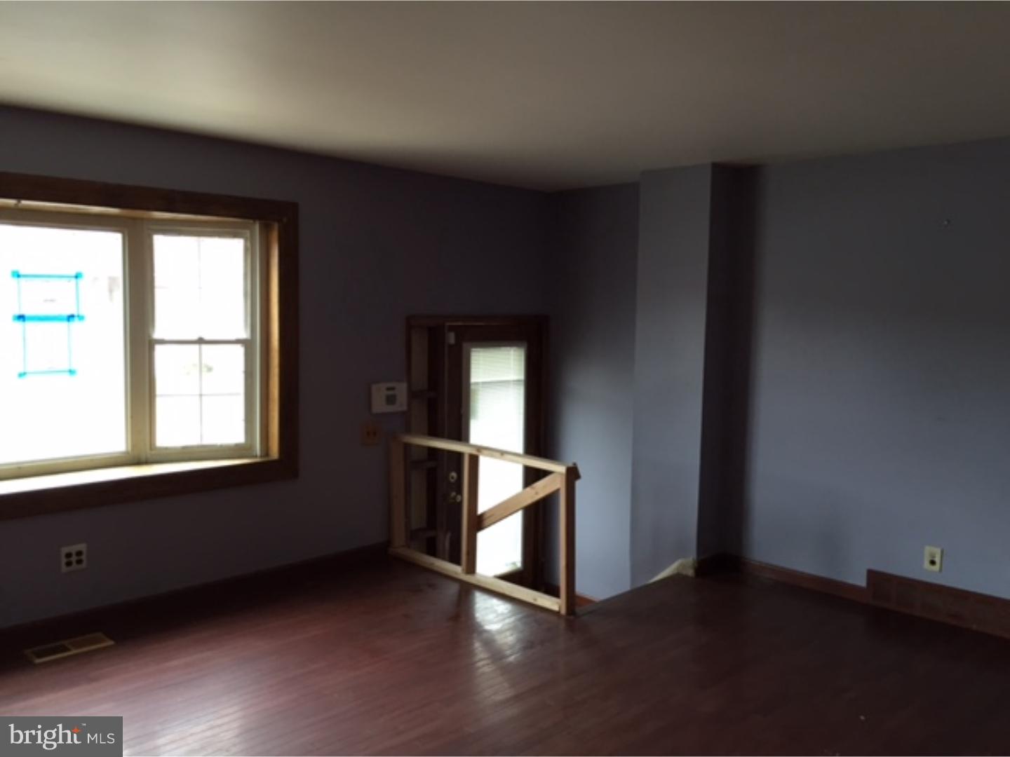 12625 Richton Road Philadelphia, PA 19154 - Photo 3 of 25 Living Room