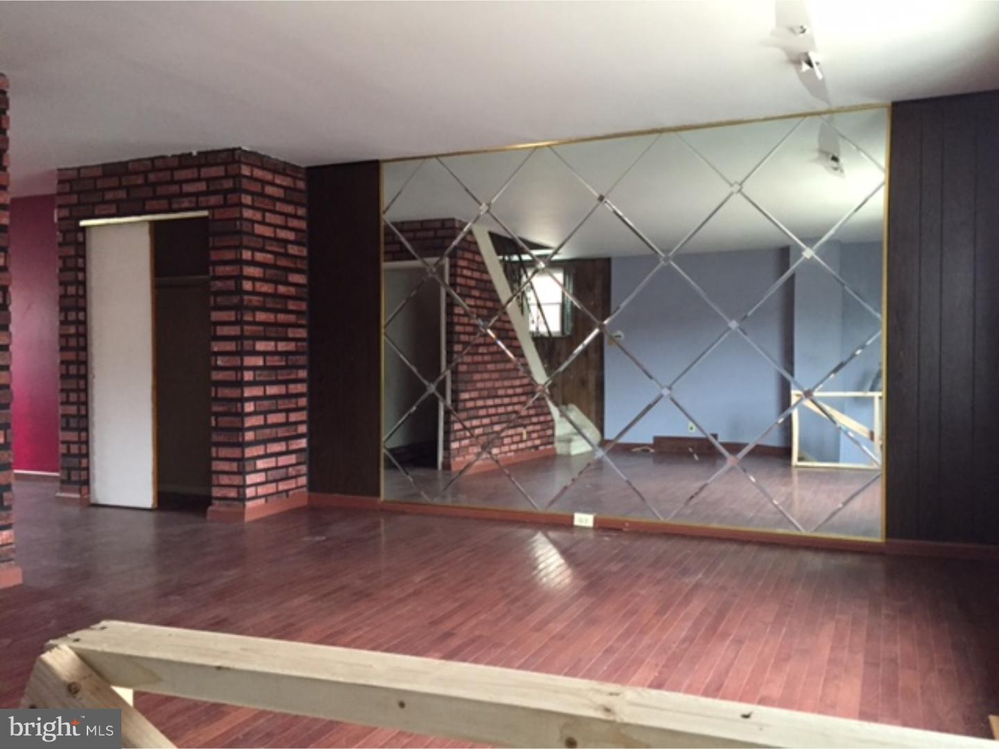 12625 Richton Road Philadelphia, PA 19154 - Photo 4 of 25 Living Room