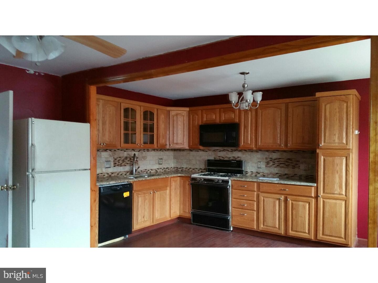12625 Richton Road Philadelphia, PA 19154 - Photo 9 of 25 Kitchen