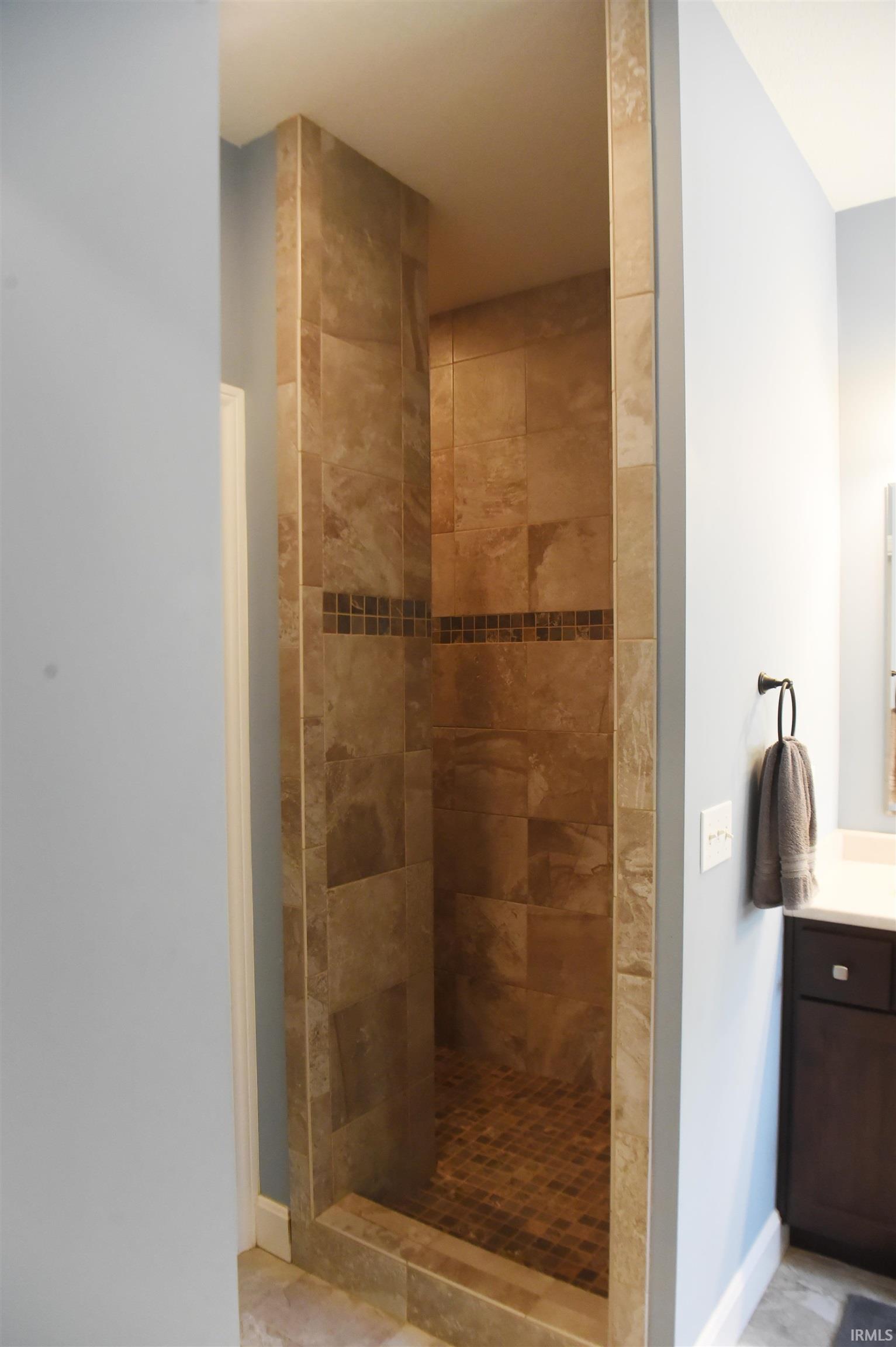 9803 Iron Bridge Road Roanoke, IN 46783 - Photo 10 of 27