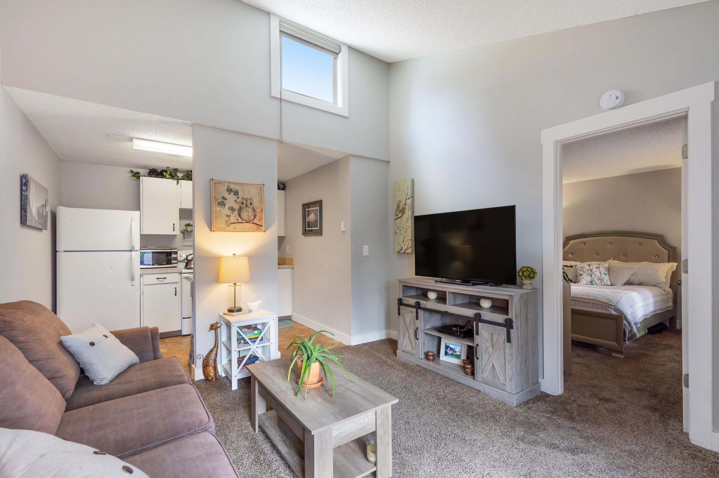 1700 Northeast Wells Acres Road, Unit 4 Bend, OR 97701 - Photo 3 of 17 Living room