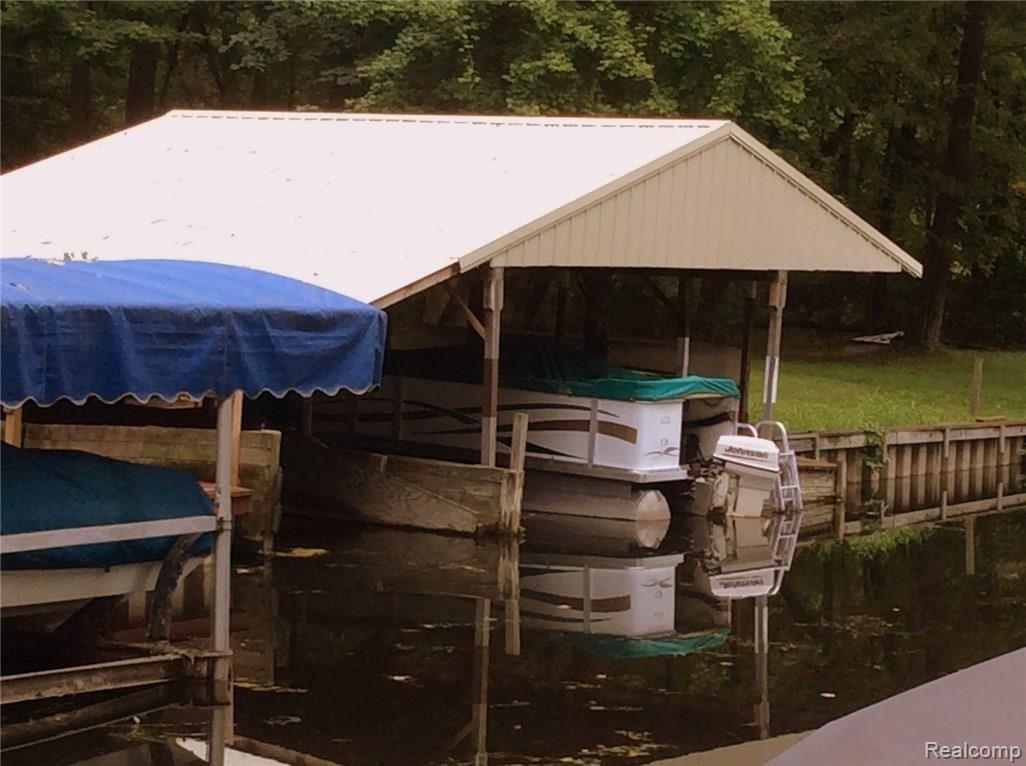 11070 Mcgregor Road Pinckney, MI 48169 - Photo 27 of 30 25 BOAT HOUSE.JPG