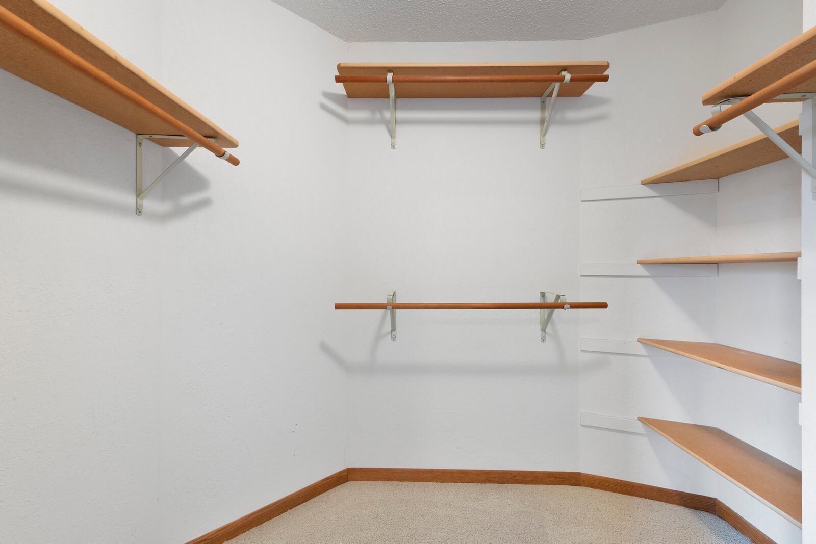 12866 Cardinal Creek Road Eden Prairie, MN 55346 - Photo 16 of 26 Gallery Image 16