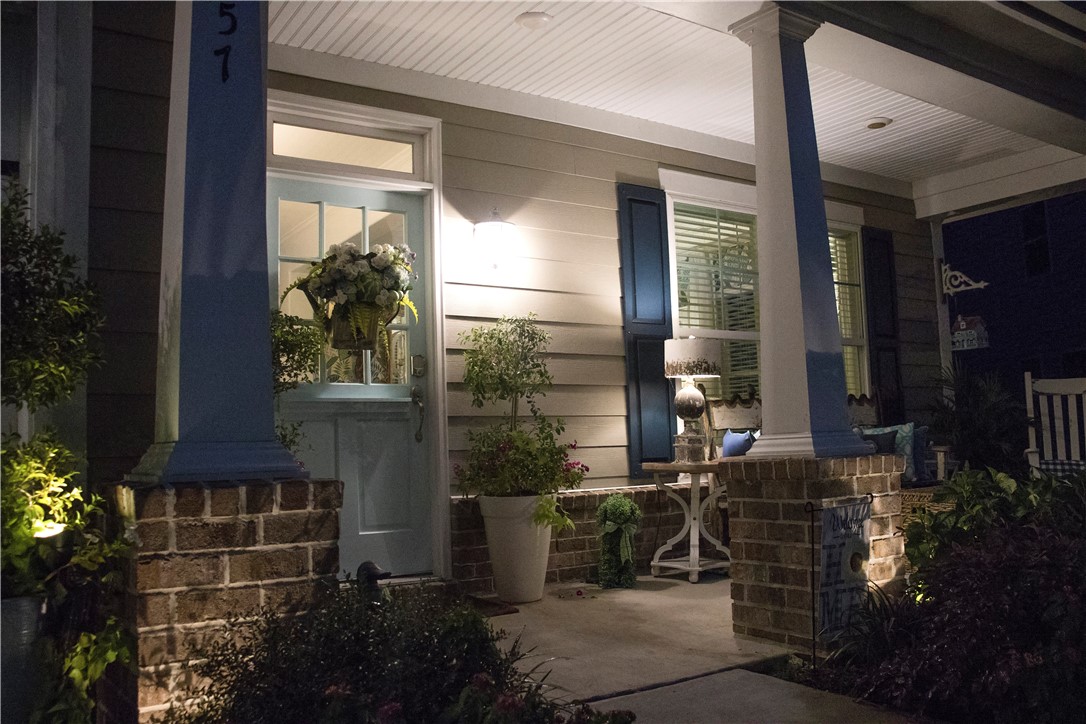 157 Gallery Way Brunswick, GA 31525 - Photo 18 of 34 FRONT ENTRY WITH LIGHTING