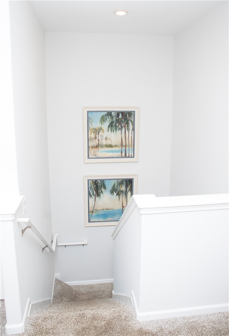 157 Gallery Way Brunswick, GA 31525 - Photo 3 of 34 STAIRWELL