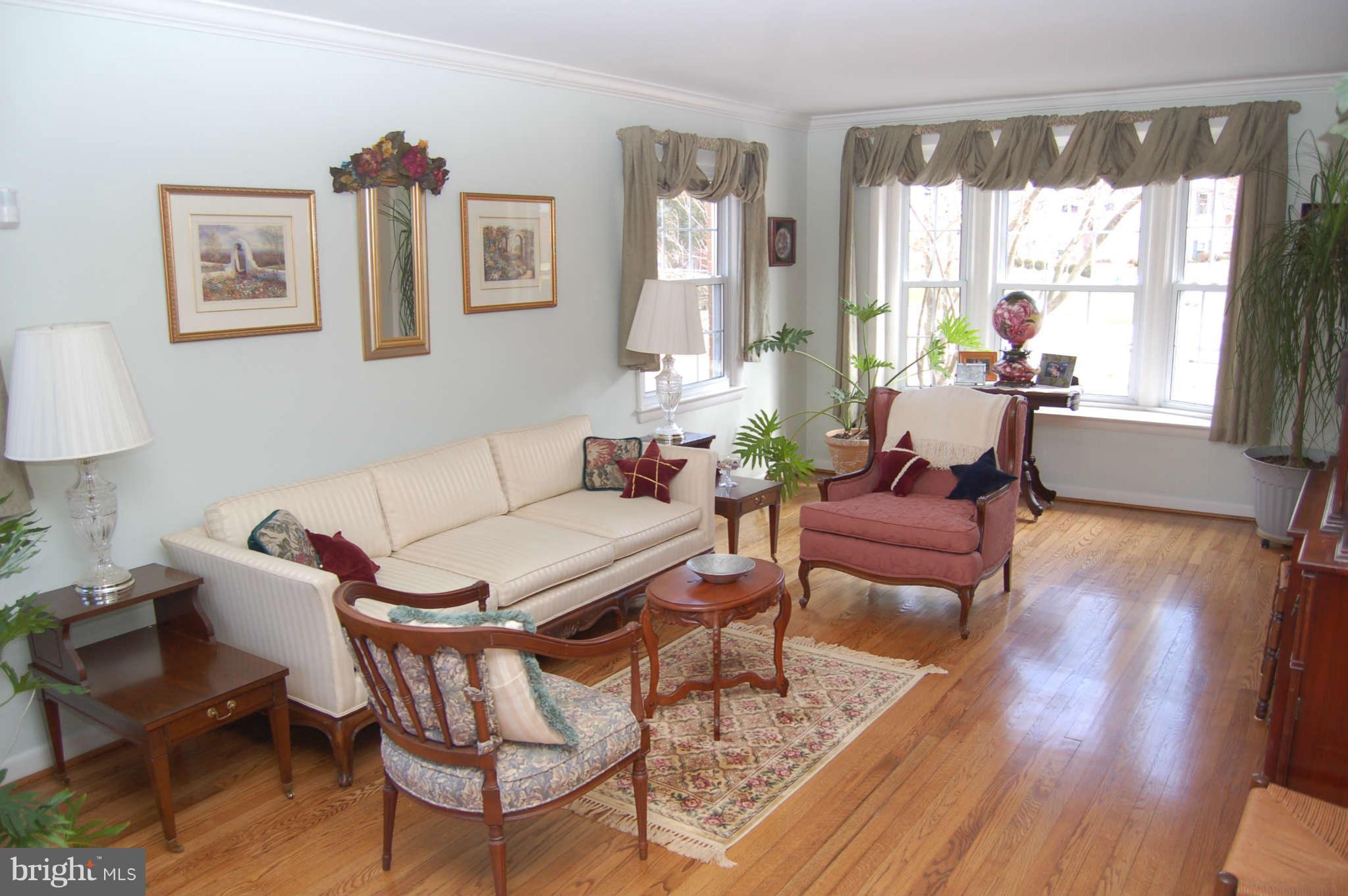 10 Briggs Court Silver Spring, MD 20906 - Photo 13 of 28 Living Room