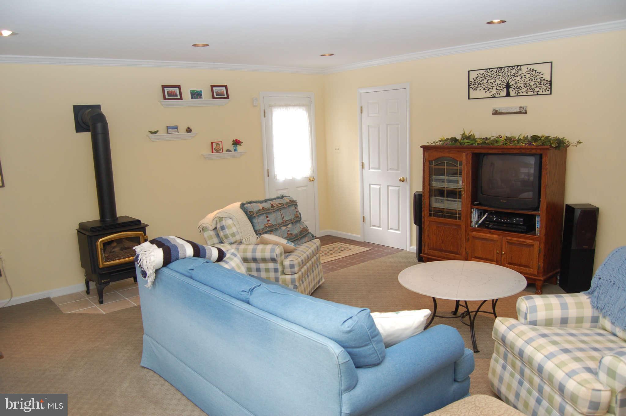 10 Briggs Court Silver Spring, MD 20906 - Photo 20 of 28 Family Room