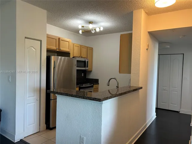 $2,950 | 6001 Southwest 70th Street, Unit 551, South Miami, FL 33143