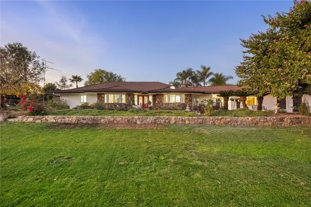 $1,399,000 | 1650 Winterwarm Drive, Fallbrook, CA 92028