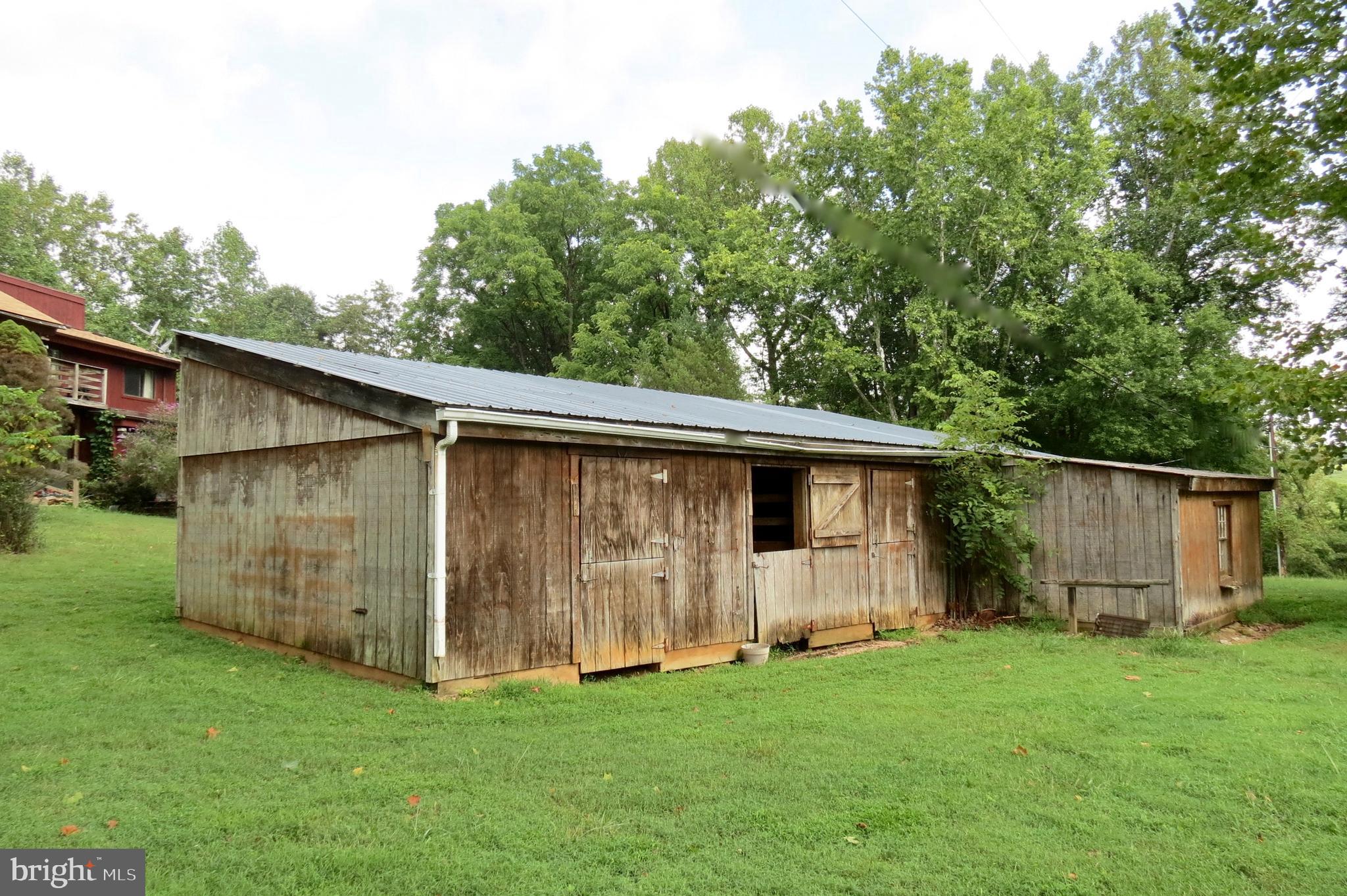 290 Hunters Road Washington, VA 22747 - Photo 22 of 24 3-stall stable below the house