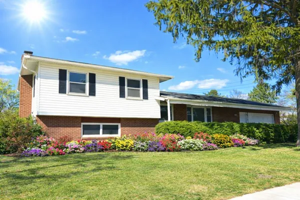 $139,900 | 2215 5th Avenue, Sterling, IL 61081