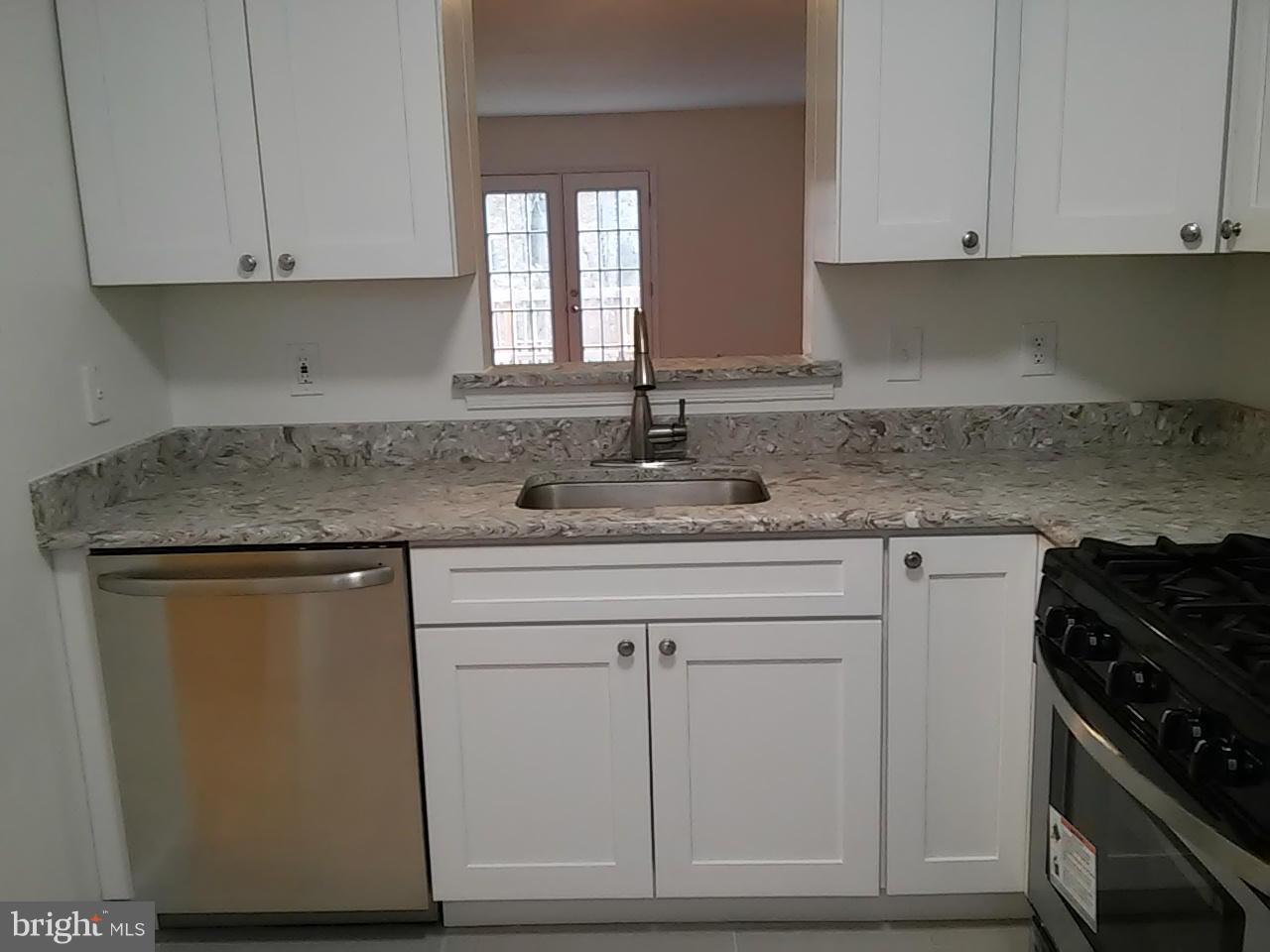 13571 Ruddy Duck Road Clifton, VA 20124 - Photo 13 of 22 Kitchen