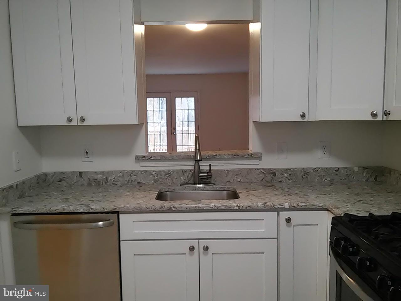 13571 Ruddy Duck Road Clifton, VA 20124 - Photo 9 of 22 Kitchen