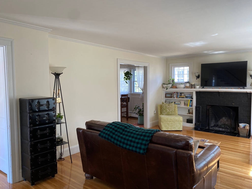 22 Cleveland Road Wellesley, MA 02481 - Photo 11 of 22