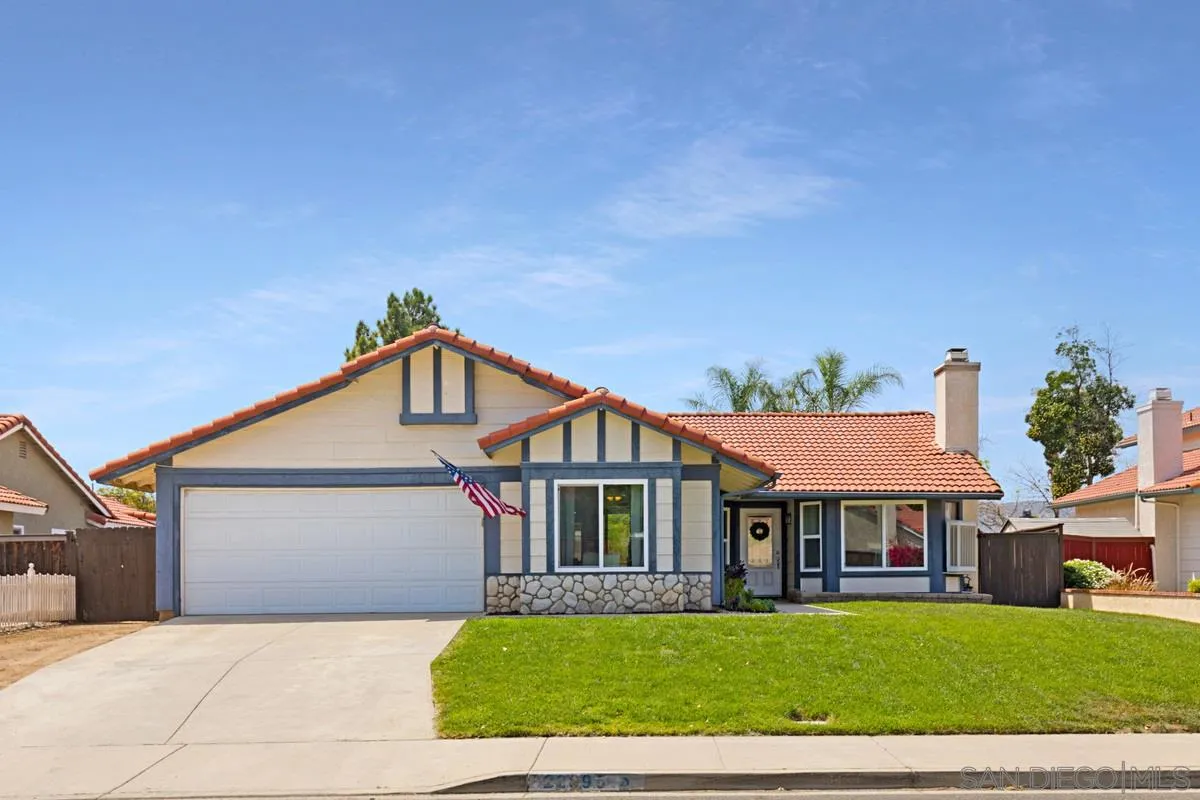 22895 Temet Street Wildomar, CA 92595 - Photo 2 of 36 a view of a yard in front of house