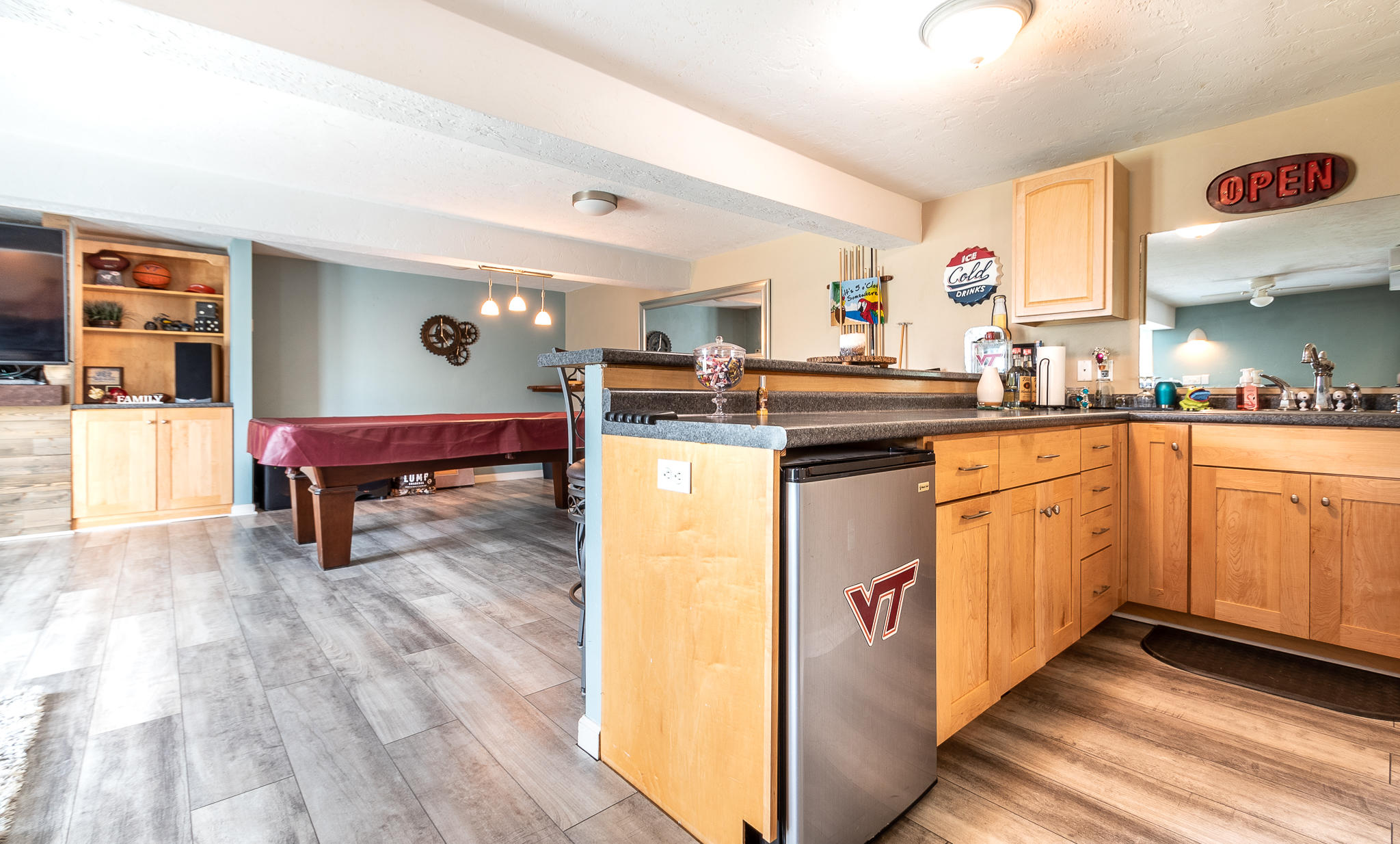 58 Eagle Ridge Roanoke, VA 24012 - Photo 26 of 51 Wet Bar and Pool table