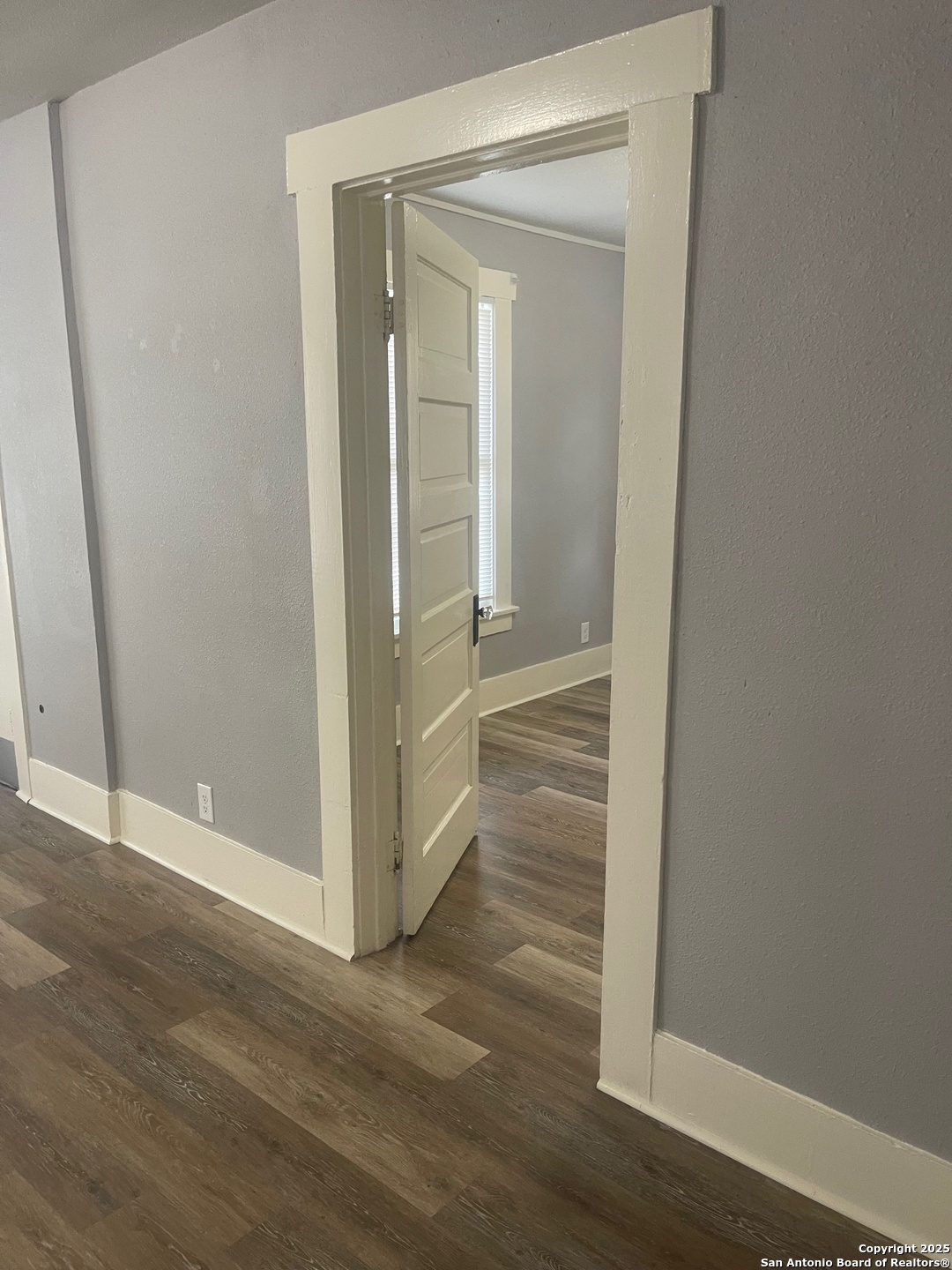 205 East Kingsbury Street Seguin, TX 78155 - Photo 6 of 11