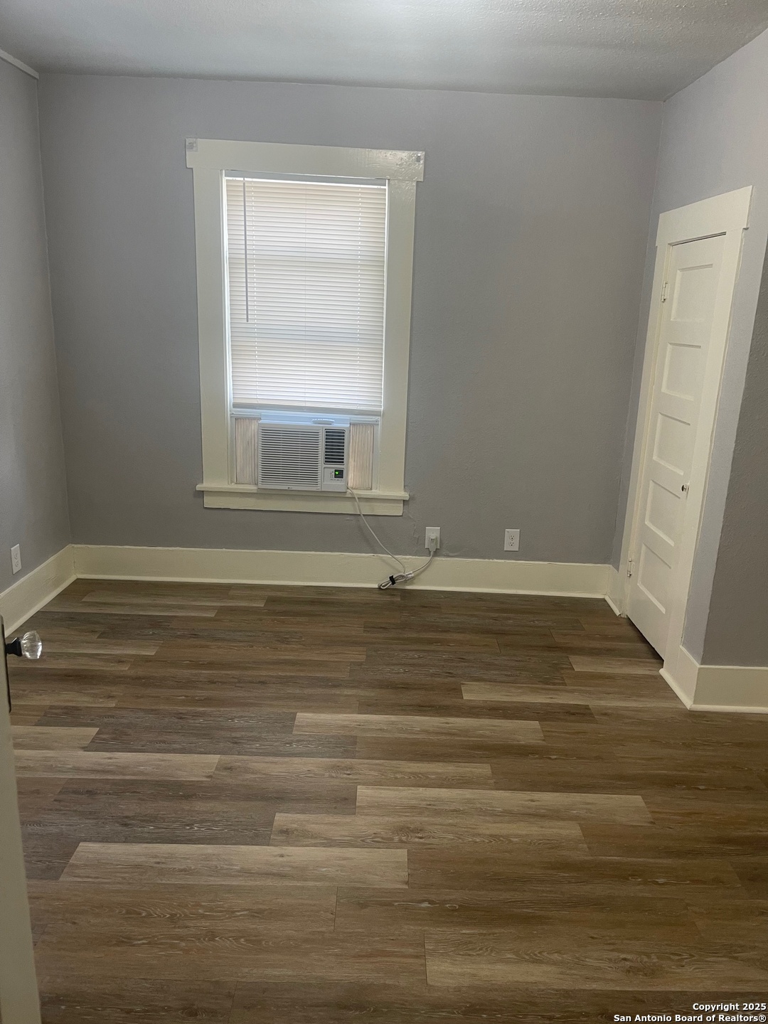 205 East Kingsbury Street Seguin, TX 78155 - Photo 7 of 11