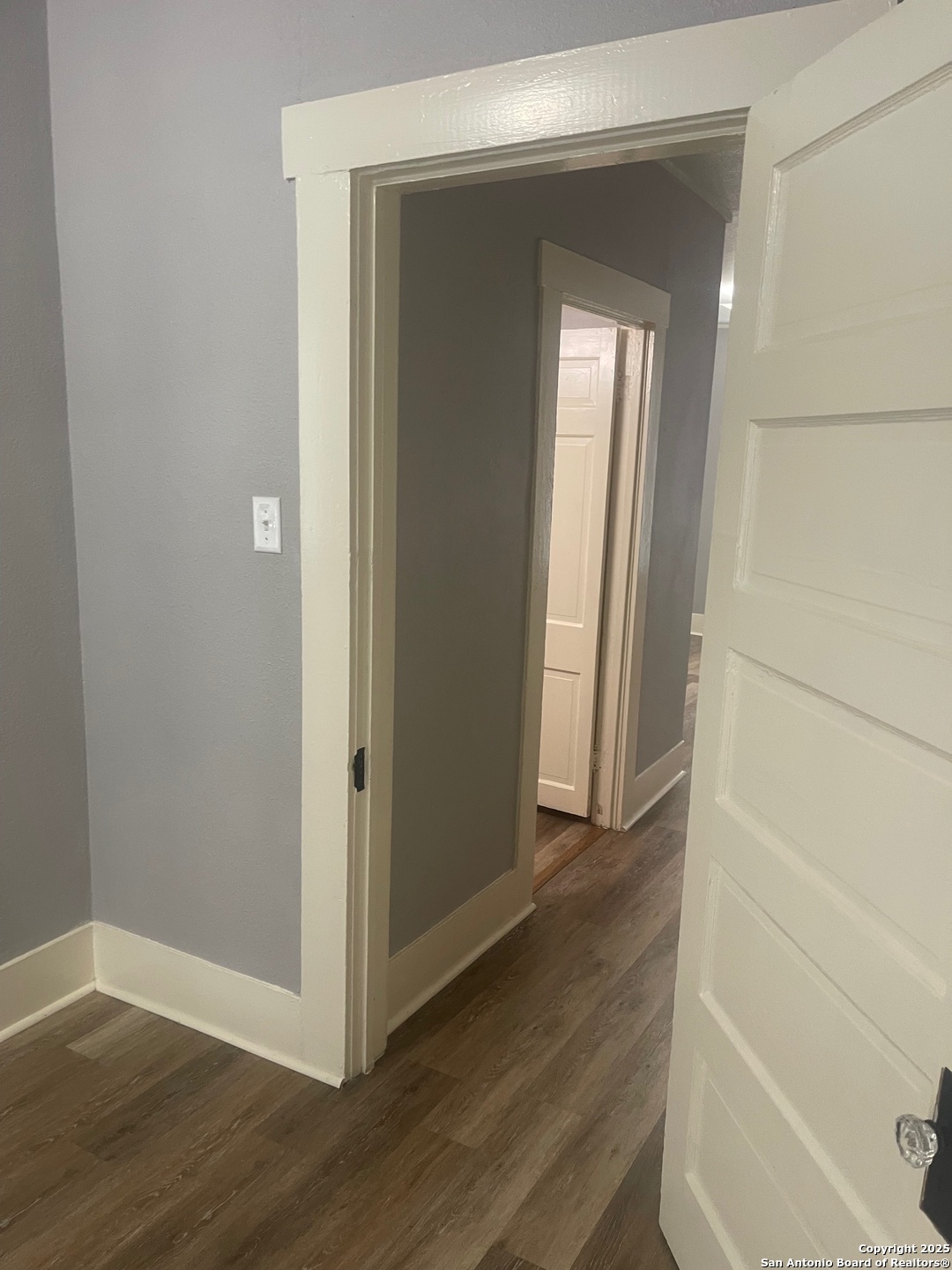 205 East Kingsbury Street Seguin, TX 78155 - Photo 8 of 11