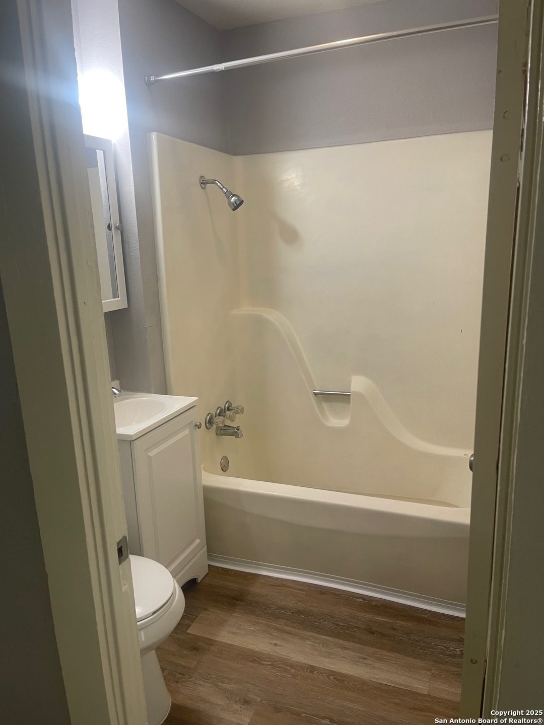 205 East Kingsbury Street Seguin, TX 78155 - Photo 9 of 11