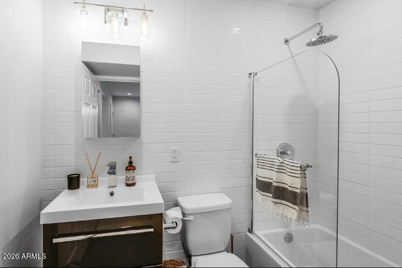 2929 North 39th Street, Unit 2 Phoenix, AZ 85018 - Photo 21 of 26 a bathroom with a sink toilet vanity and tub