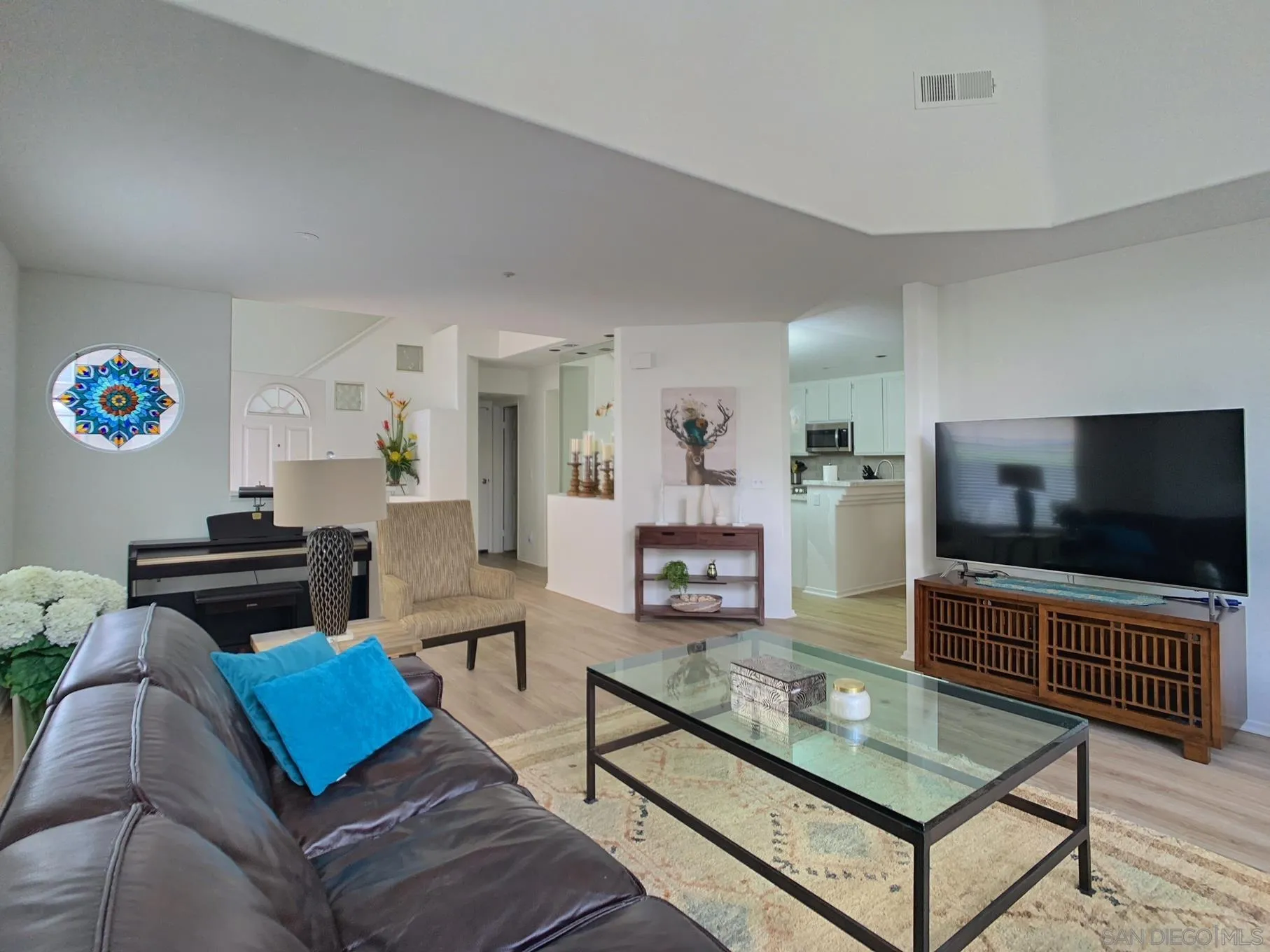 1827 Key Largo Road Vista, CA 92081 - Photo 4 of 46 Gallery Image 4