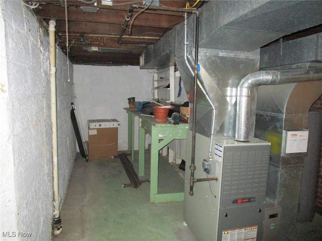 134 Ridgewood Drive Youngstown, OH 44512 - Photo 27 of 29 Workshop area in the basement