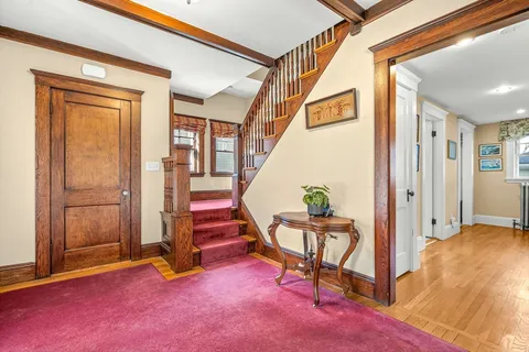 a view of an entryway with a livingroom