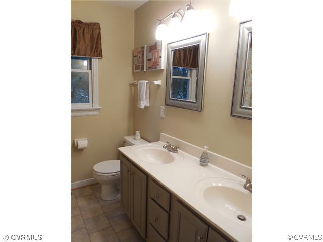 13904 Sagebrook Road Midlothian, VA 23112 - Photo 17 of 19 a bathroom with a sink and a mirror