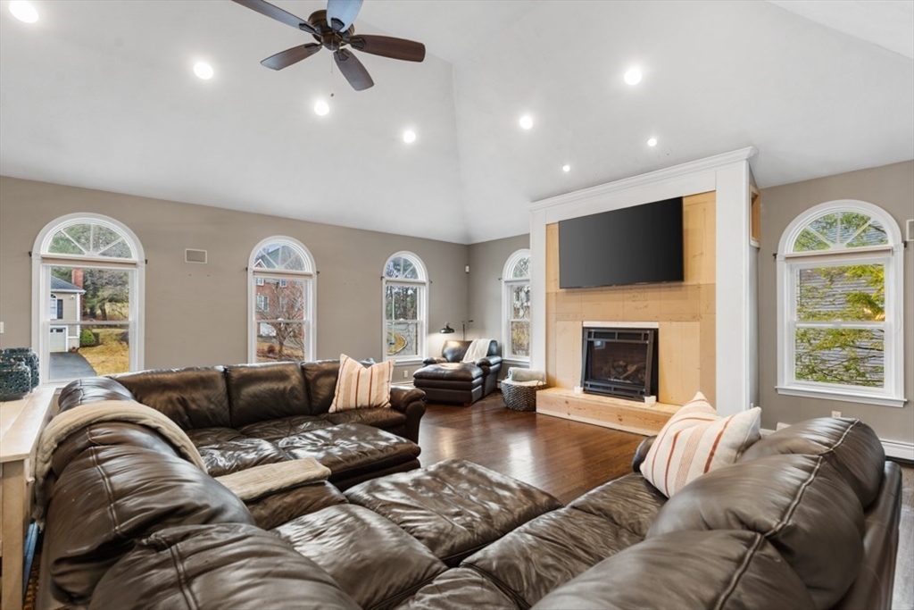 31 Zachary Lane Reading, MA 01867 - Photo 18 of 36