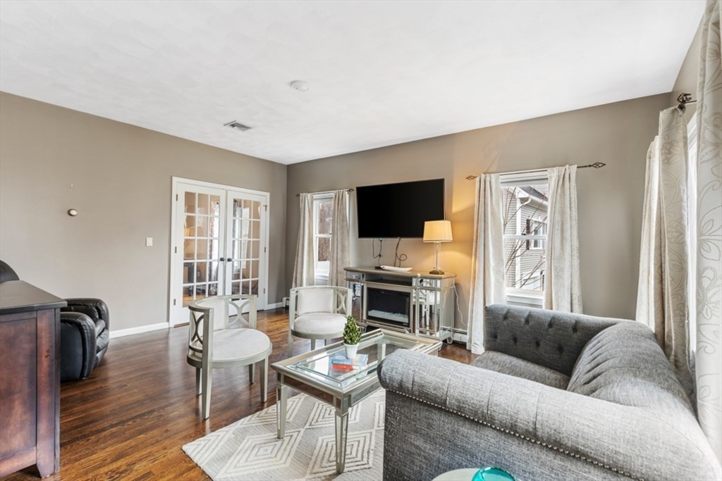 31 Zachary Lane Reading, MA 01867 - Photo 7 of 36