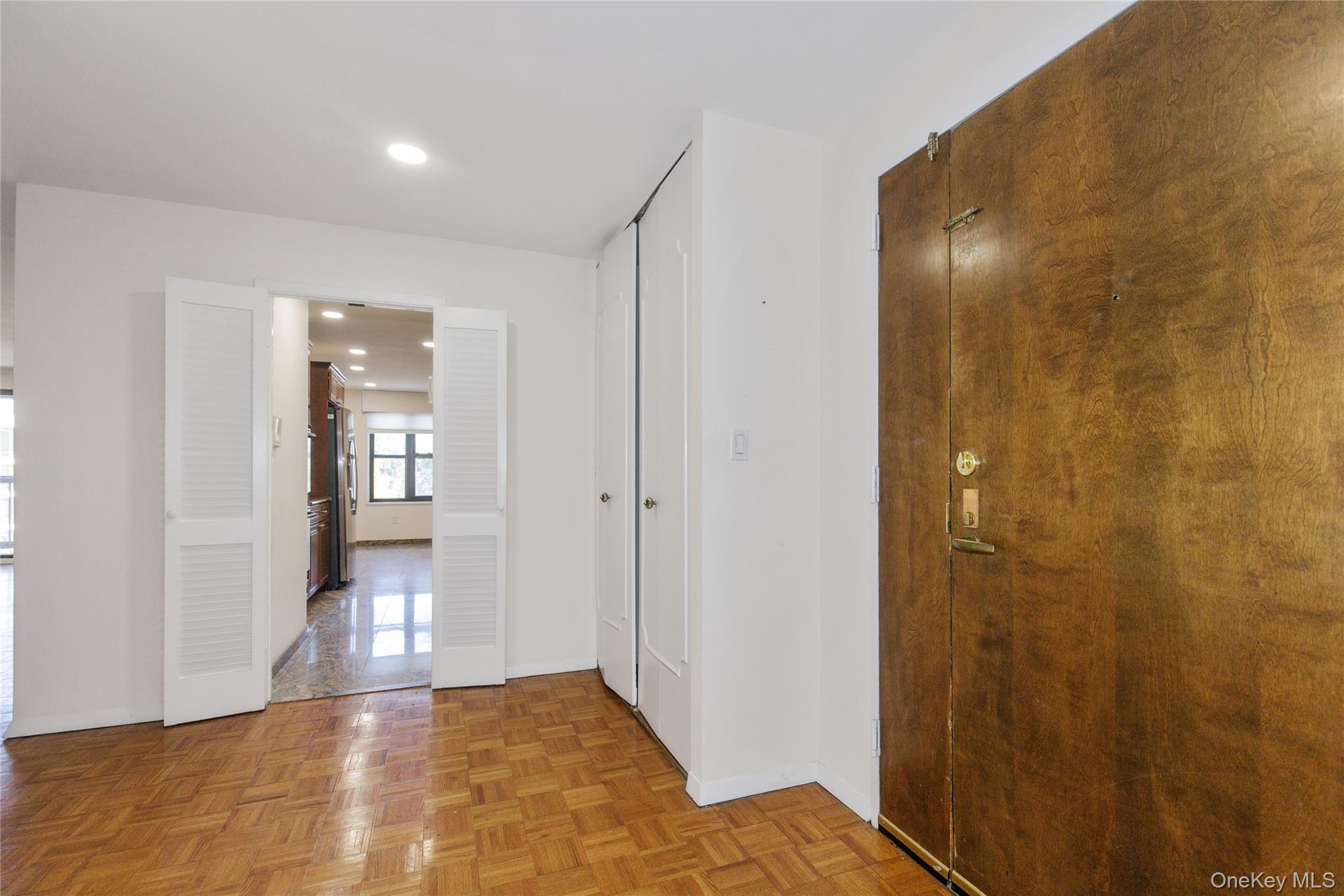 12 Bond Street, Unit 4C Great Neck, NY 11021 - Photo 16 of 34