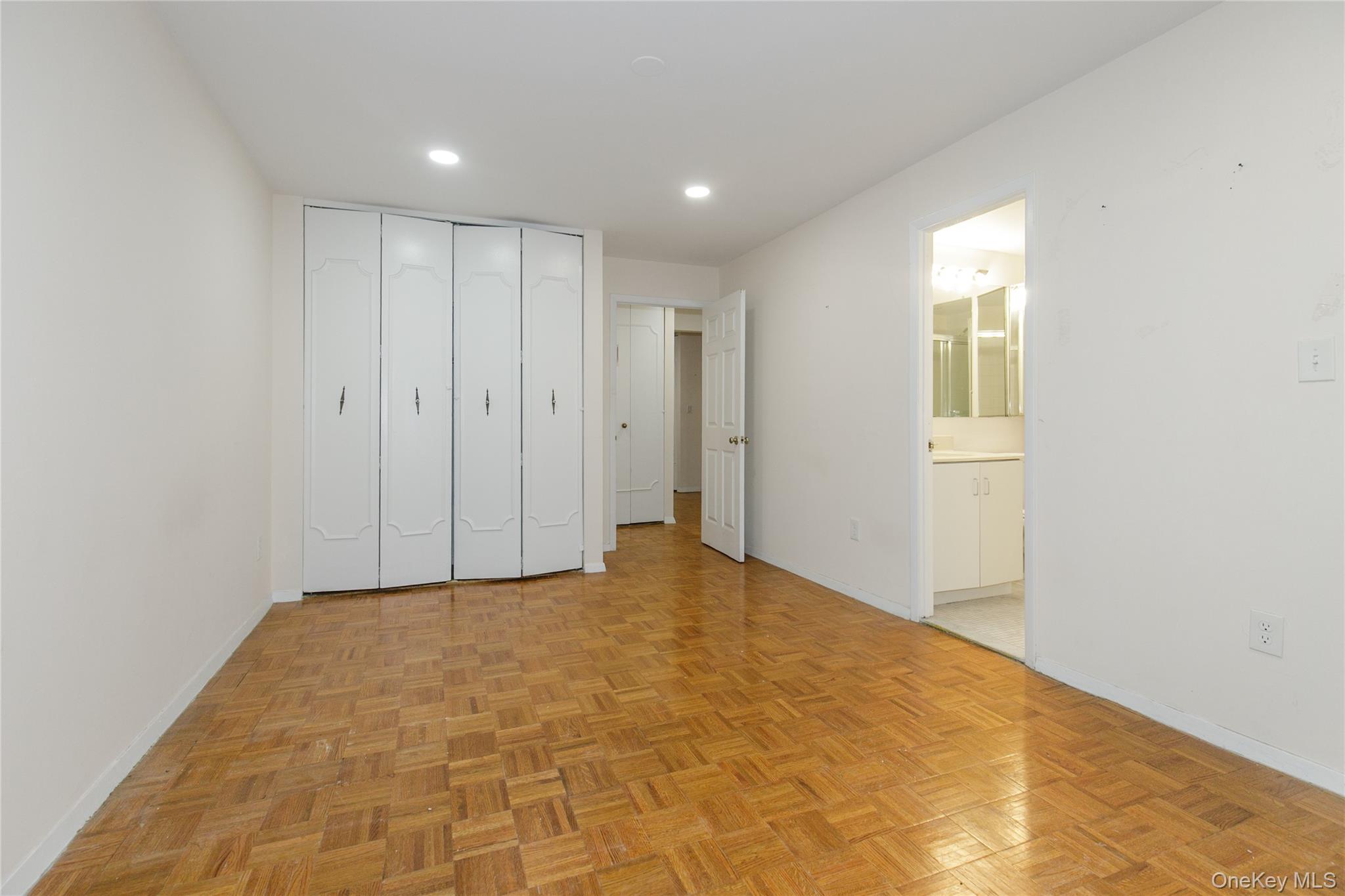 12 Bond Street, Unit 4C Great Neck, NY 11021 - Photo 18 of 34